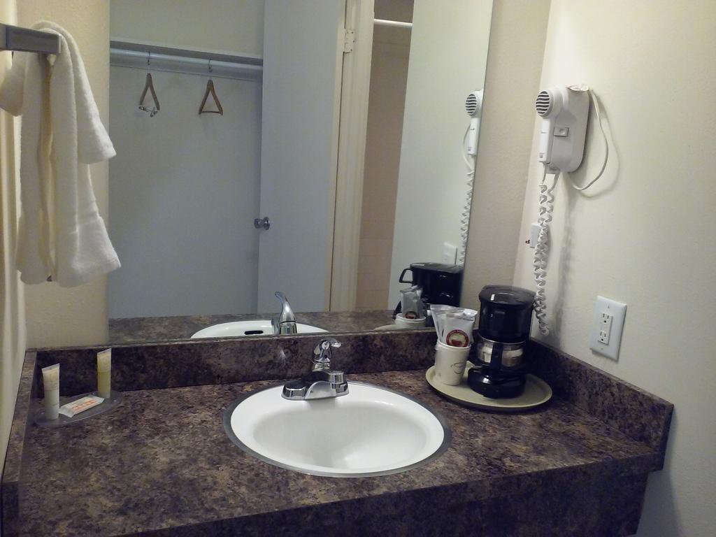 Main Street Lodge And Suites 포트휴런 객실 사진
