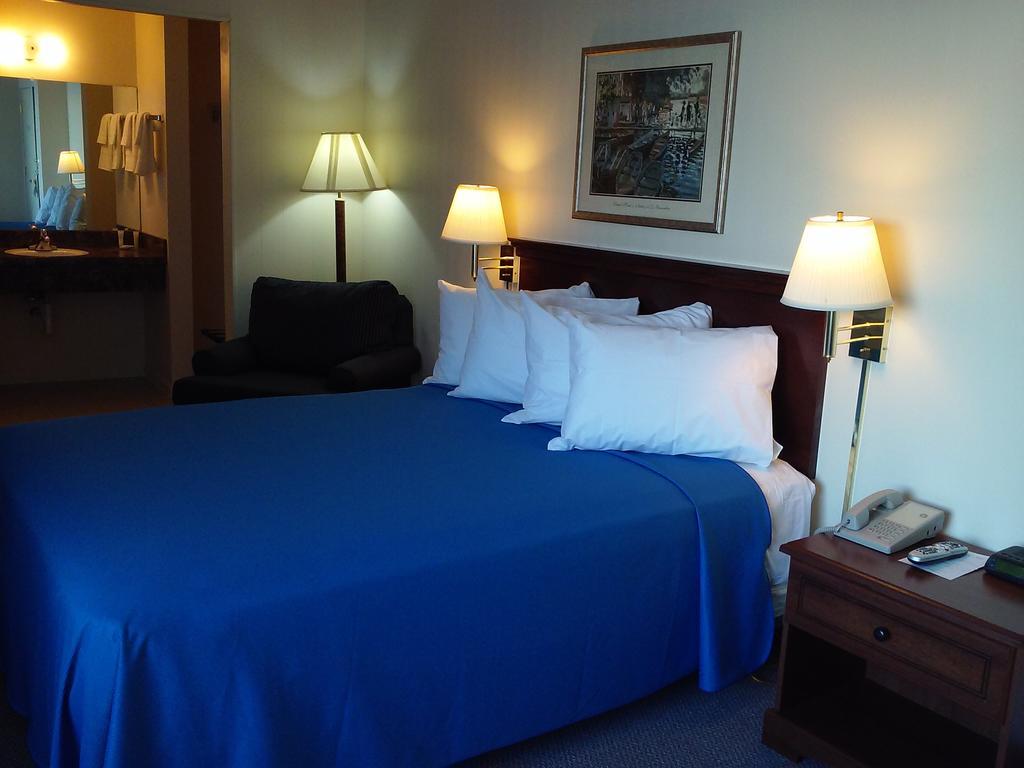 Main Street Lodge And Suites 포트휴런 객실 사진