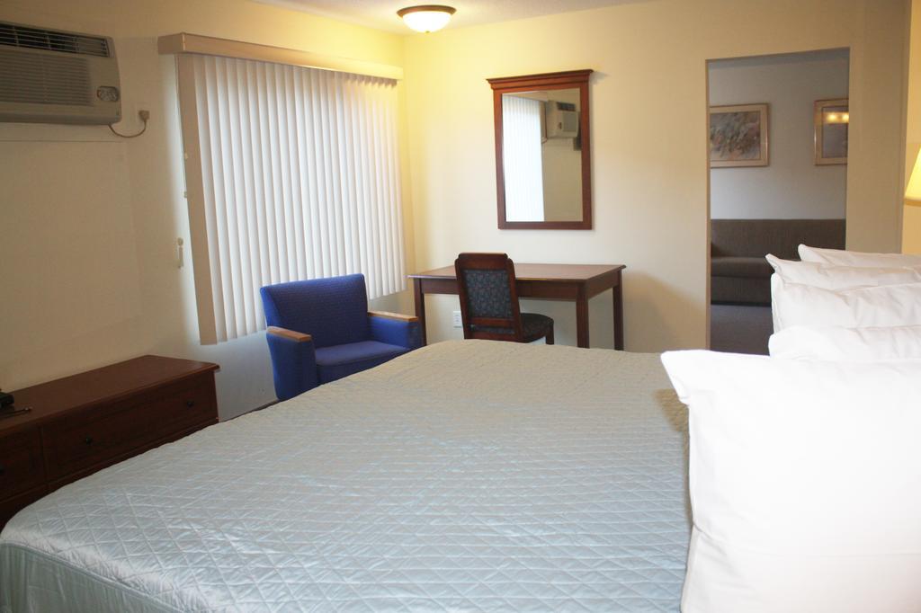 Main Street Lodge And Suites 포트휴런 객실 사진