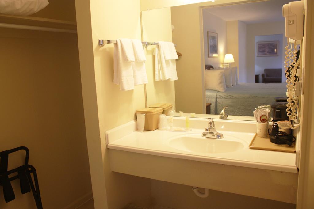 Main Street Lodge And Suites 포트휴런 객실 사진