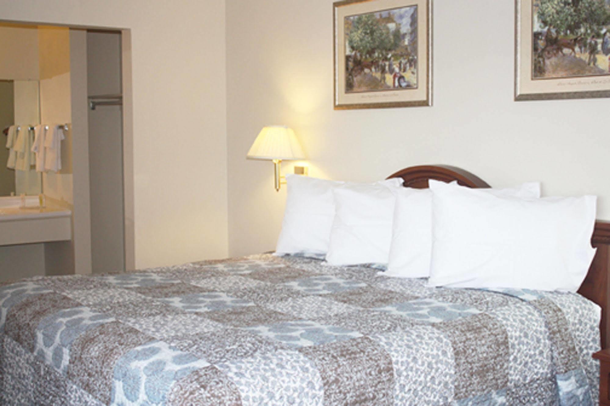 Main Street Lodge And Suites 포트휴런 외부 사진