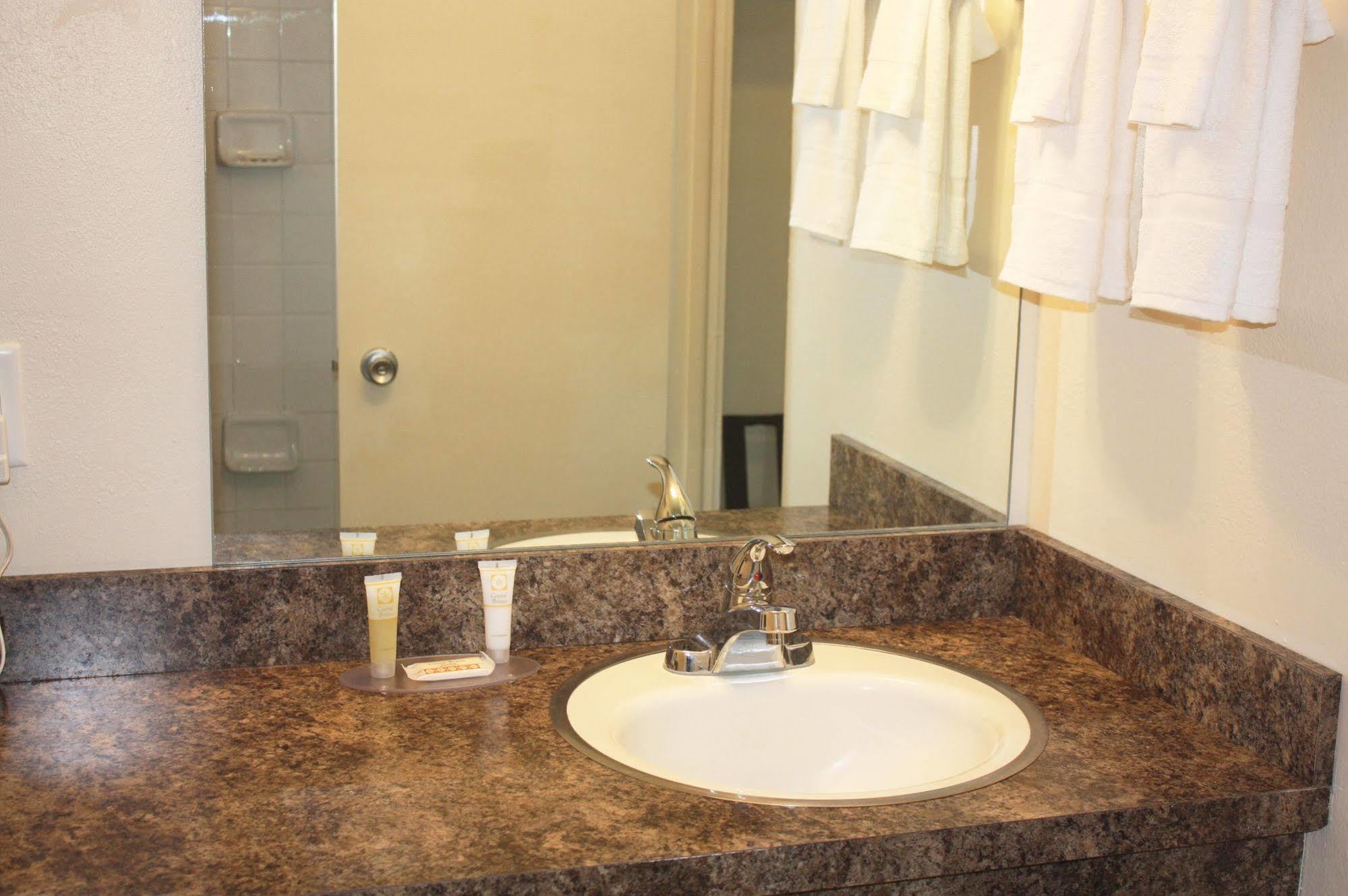 Main Street Lodge And Suites 포트휴런 외부 사진