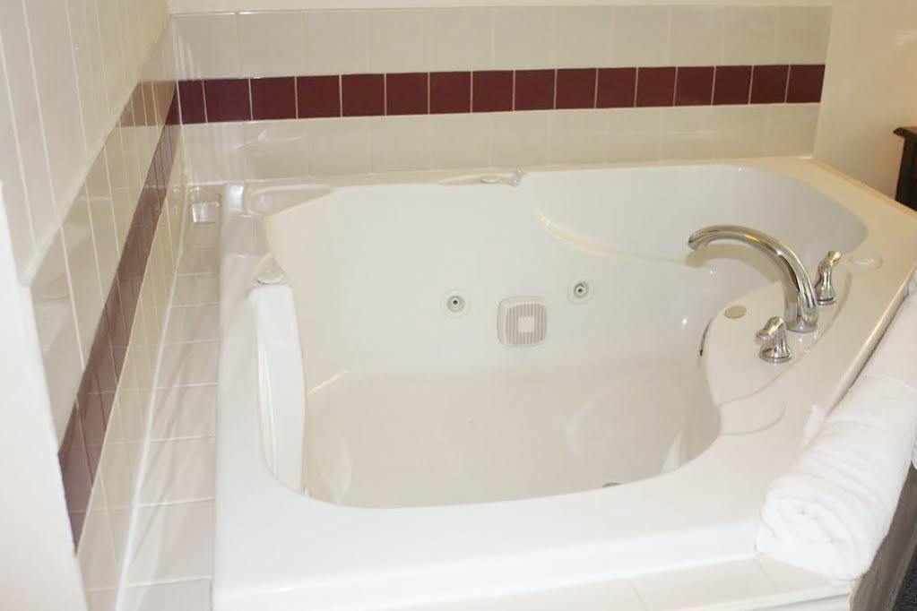 Main Street Lodge And Suites 포트휴런 외부 사진
